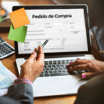 Comprando melhor com software de pedido de compras